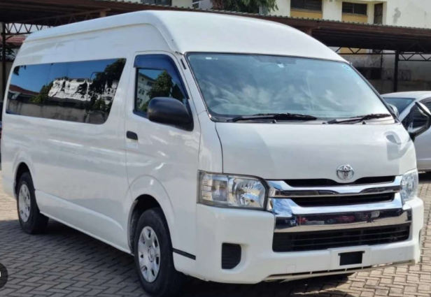 Hiace 2.5 (9-seater)